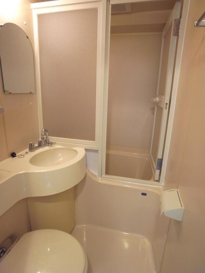 Bathroom. Indoor (March 2010) Shooting