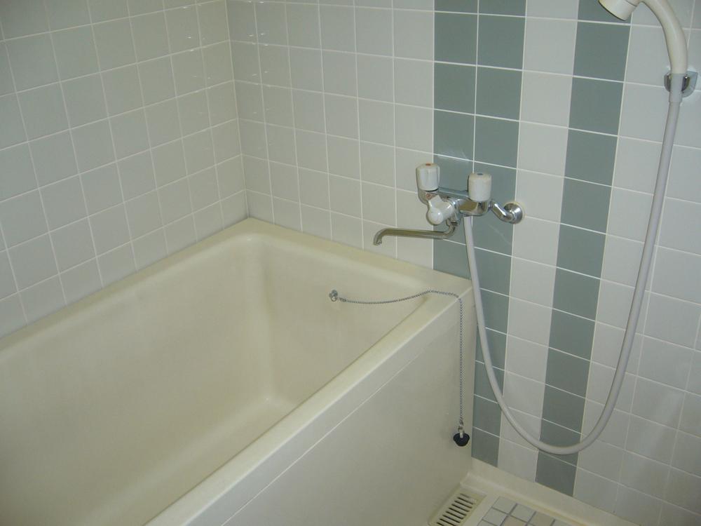 Bathroom. Indoor (12 May 2013) Shooting