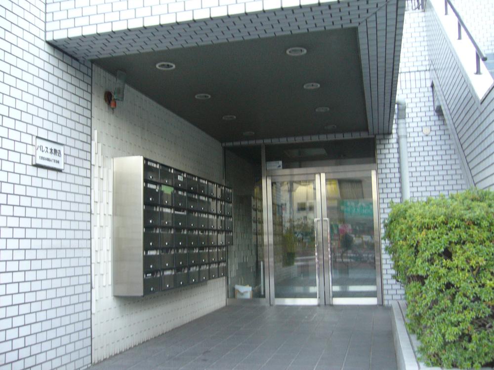 Entrance. Common areas