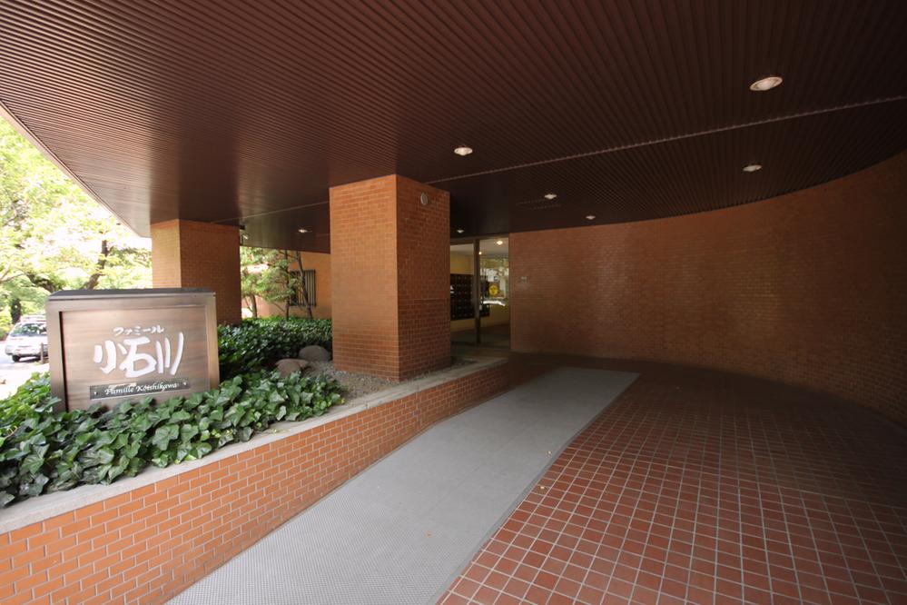 Entrance. Common areas