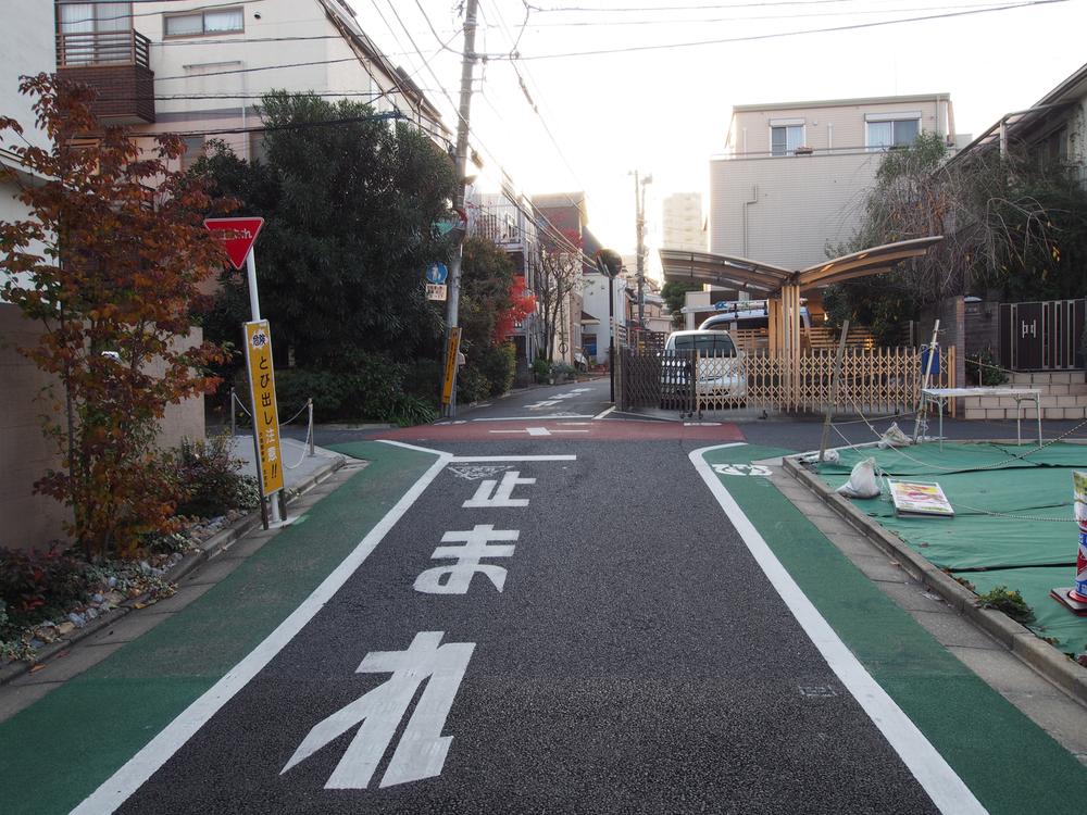 Local photos, including front road. Local (12 May 2013) Shooting