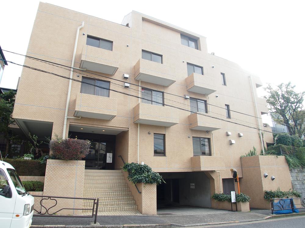 Local appearance photo. Local (11 May 2013) Shooting