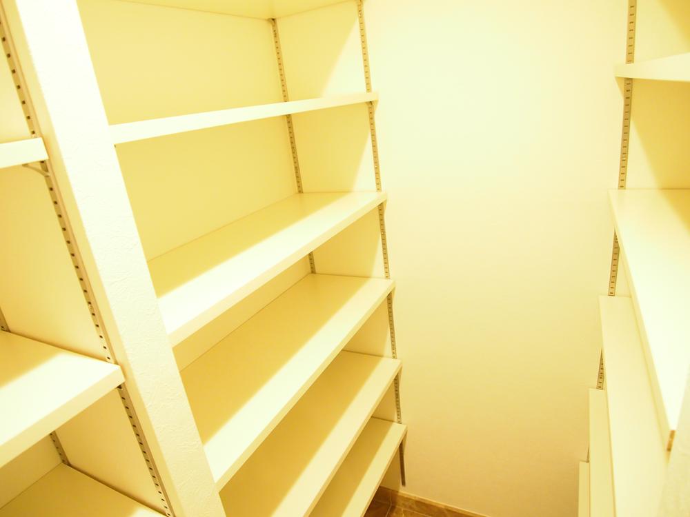 Receipt. Shoes in cloak