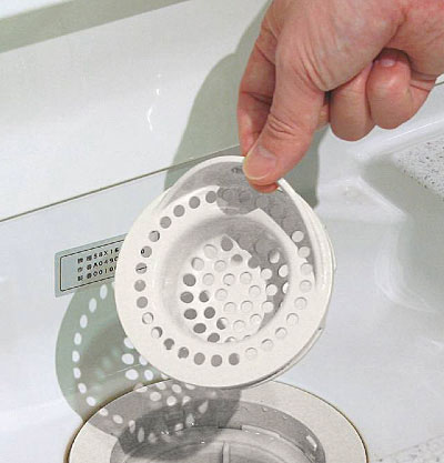 Bathing-wash room.  [Easy discarded hair catcher] Only the momentum of the waste water when washing the body, Unity naturally hair flow was the, Hair catcher to be discarded with comfortably.