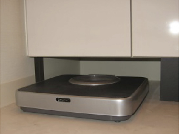 Bathing-wash room.  [Health meter yard] At the bottom of the vanity, The health meter troubled with location was provided with a space that can be refreshing storage.