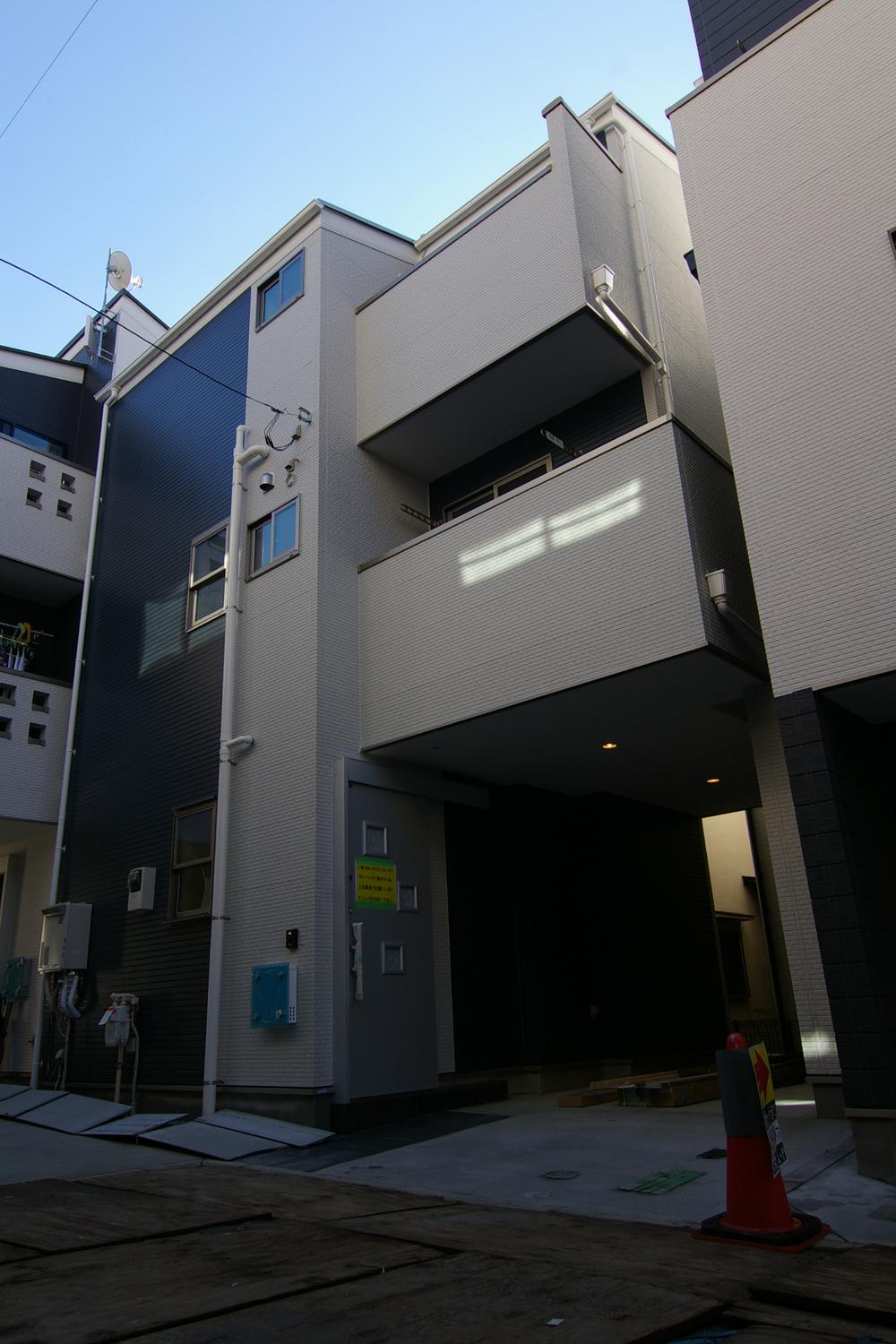 Local appearance photo. Local (12 May 2013) Shooting