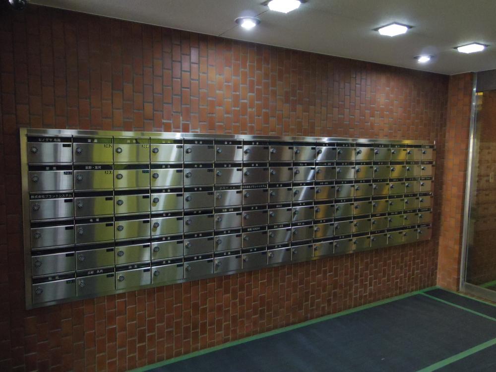 Entrance. Common areas