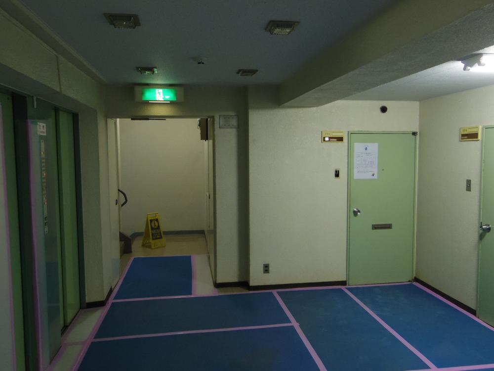 Entrance. Local (11 May 2013) Shooting