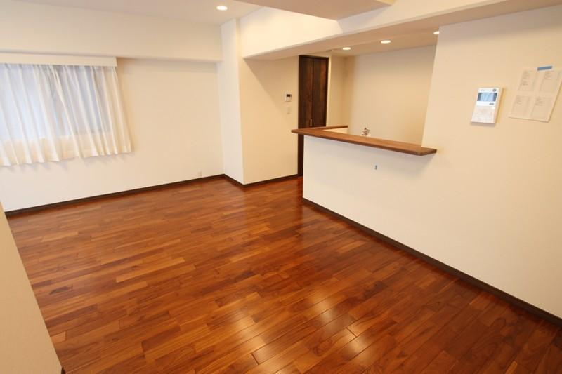 Local appearance photo. But is the property along the Kasuga street, And Kasuga as we face the opposite. 2 station 4 jewels the routes location available.