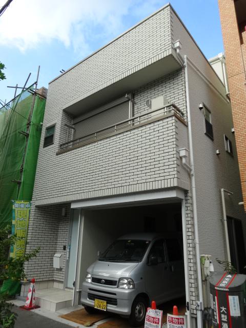 Local appearance photo. Local (10 May 2013) Shooting