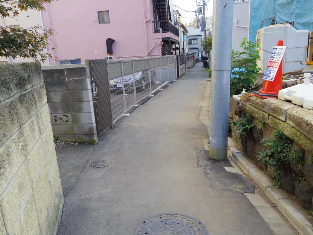 Local photos, including front road. Local (11 May 2013) Shooting