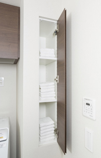 Bathing-wash room.  [Linen cabinet] The powder room, Neat Maeru towels and underwear, etc., We established the linen cabinet.