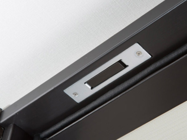 Security.  [Security sensors] Entrance door and windows ( ※ ) To set up a crime prevention sensor. The magnet sensor installed on a window or the like senses the abnormality, At the same time the alarm sounds in the living room comes out, It will be automatically reported to the security company. (Same specifications) ※ 1F dwelling unit and a window facing the roof balcony only