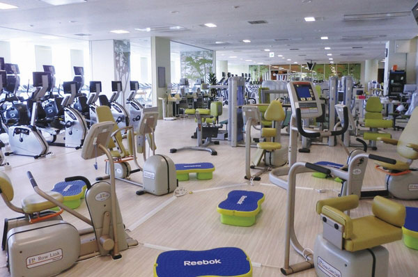 Building structure. Fitness Club Tokyo Dome / It is in the "LaQua", Membership of a fitness club. At the station near, It is also glad to feel free to Yoreru to your after work.  ※ About than local 490m (7-minute walk)