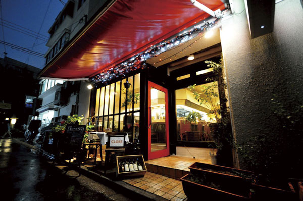 Building structure. La Cucina Vivace / Tucked away in the back alley, Hideaway Italian. Enjoy conversation with the chef in the open kitchen over feel at home even charming shops.  ※ About than local 750m (10 minutes walk)