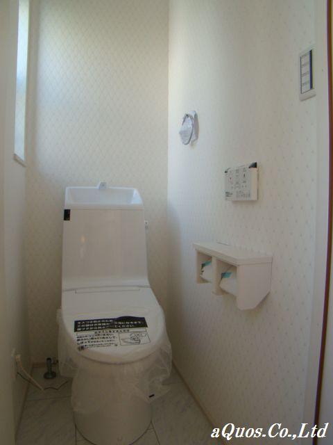 Toilet. Indoor (September 2013) Shooting