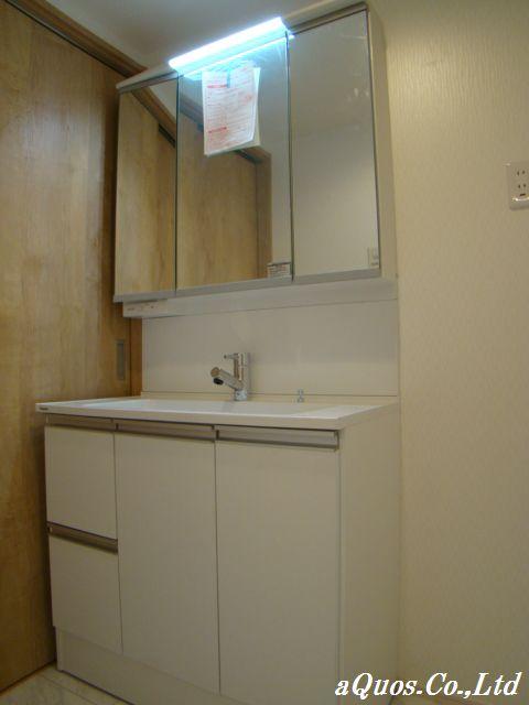 Wash basin, toilet. Indoor (September 2013) Shooting