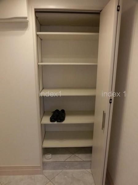 Receipt. Neat dispose of shoe storage is around the entrance