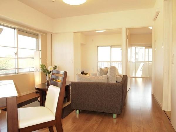 Living. Warm is living color