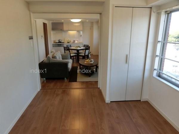 Non-living room. In the atmosphere of a feeling of opening if you open the sliding door