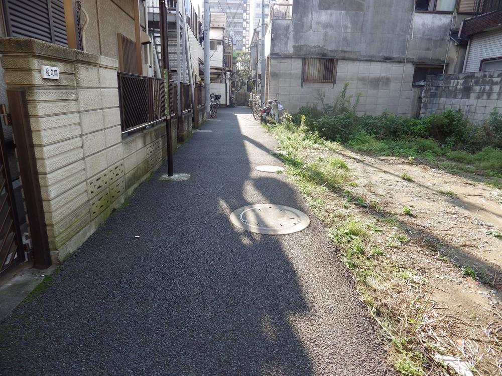 Local photos, including front road. Local land photos, including front road