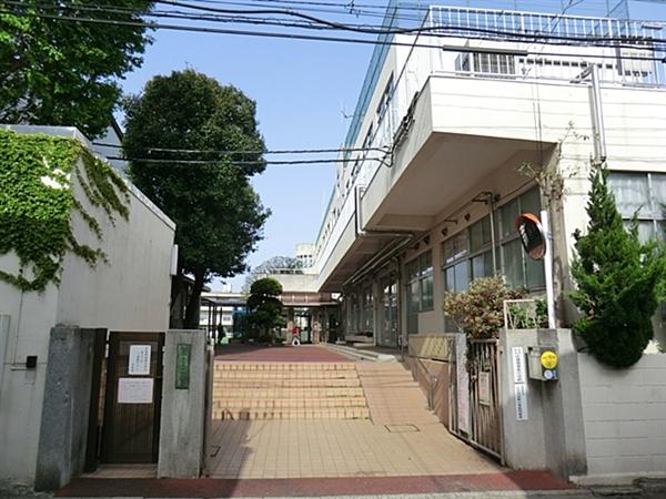 Primary school. 451m to Bunkyo Ward Kohinata Utenamachi elementary school