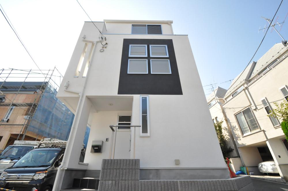 Local appearance photo. Local (10 May 2013) Shooting