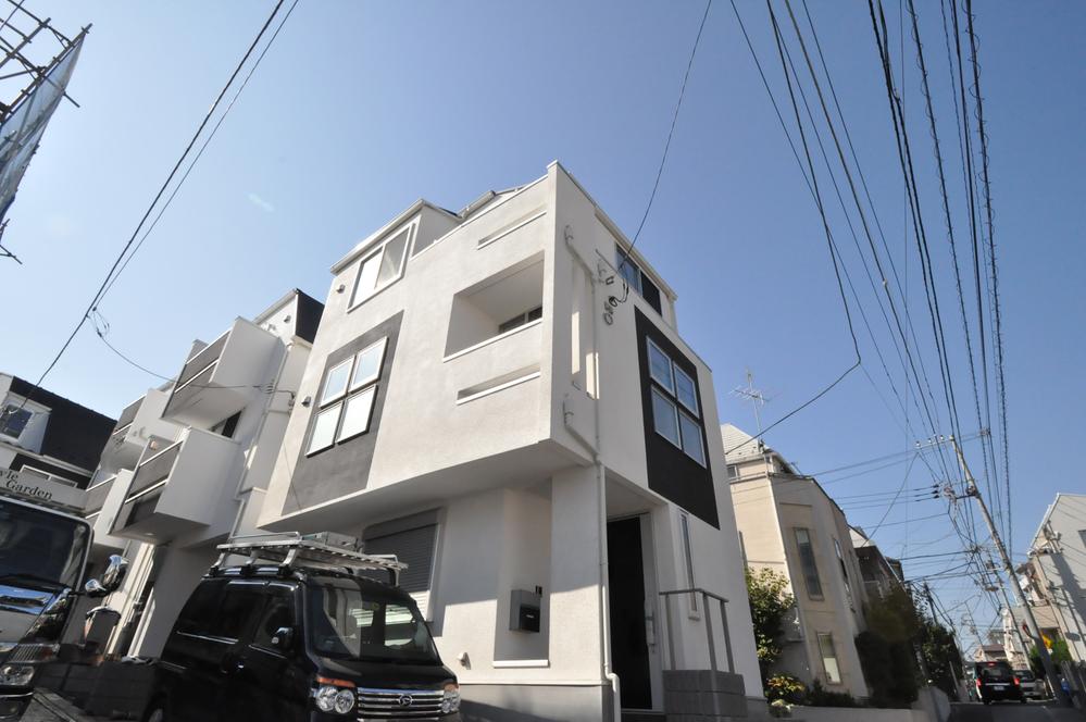 Local appearance photo. Local (10 May 2013) Shooting