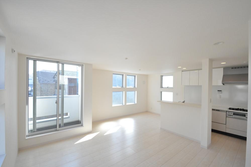 Non-living room. Indoor (10 May 2013) Shooting