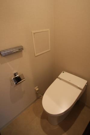 Toilet. It is a tankless toilet with automatic opening and closing function. Toilet (October 2013) Shooting