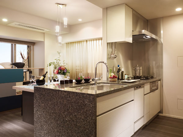 Kitchen.  [kitchen] Use and beauty. The kitchen and dining space, It pursued without compromising the two elements. Feel when you stand on the kitchen counter, Continuity to the dining space. Storage door and feel of the counter top, Stove and sink, Handiness of amenities, including dishwasher. Everything is the result of conscious thought of those who live.