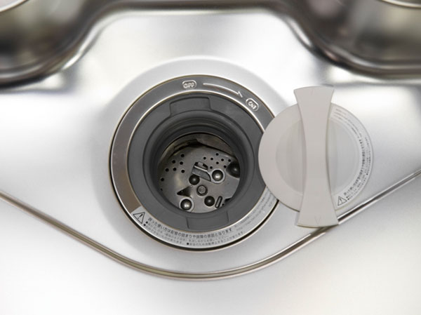 Kitchen.  [disposer] By processing the raw garbage in the kitchen, Eliminates the need to carry heavy and anxious smell garbage to garbage storage.  ※ You can not handle hard garbage and strong fibrous raw dust part. For more information please check at the manufacturer's brochure.