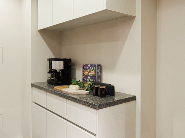 Kitchen.  [Cupboard] Along with the storage of system Kitchen, By installing the cupboard, Storage capacity will increase further.