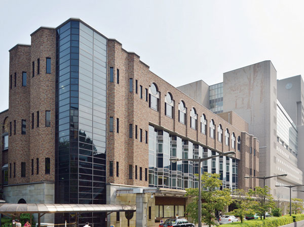 Surrounding environment. University of Tokyo Hospital (about than local 720m)