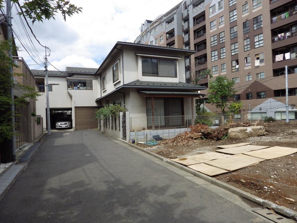 Local photos, including front road. A compartment