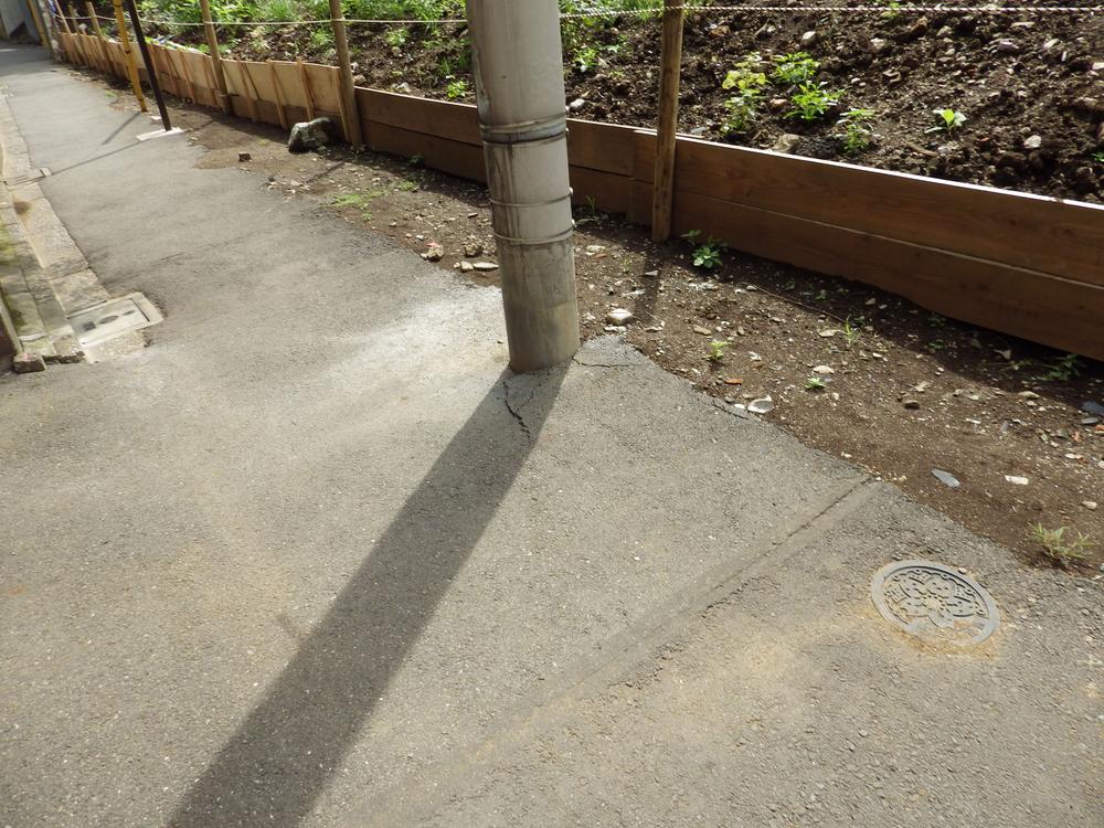 Local photos, including front road. Frontal road