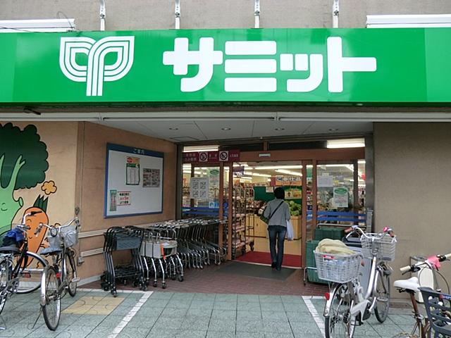 Supermarket. 50m until the Summit Sendagi shop