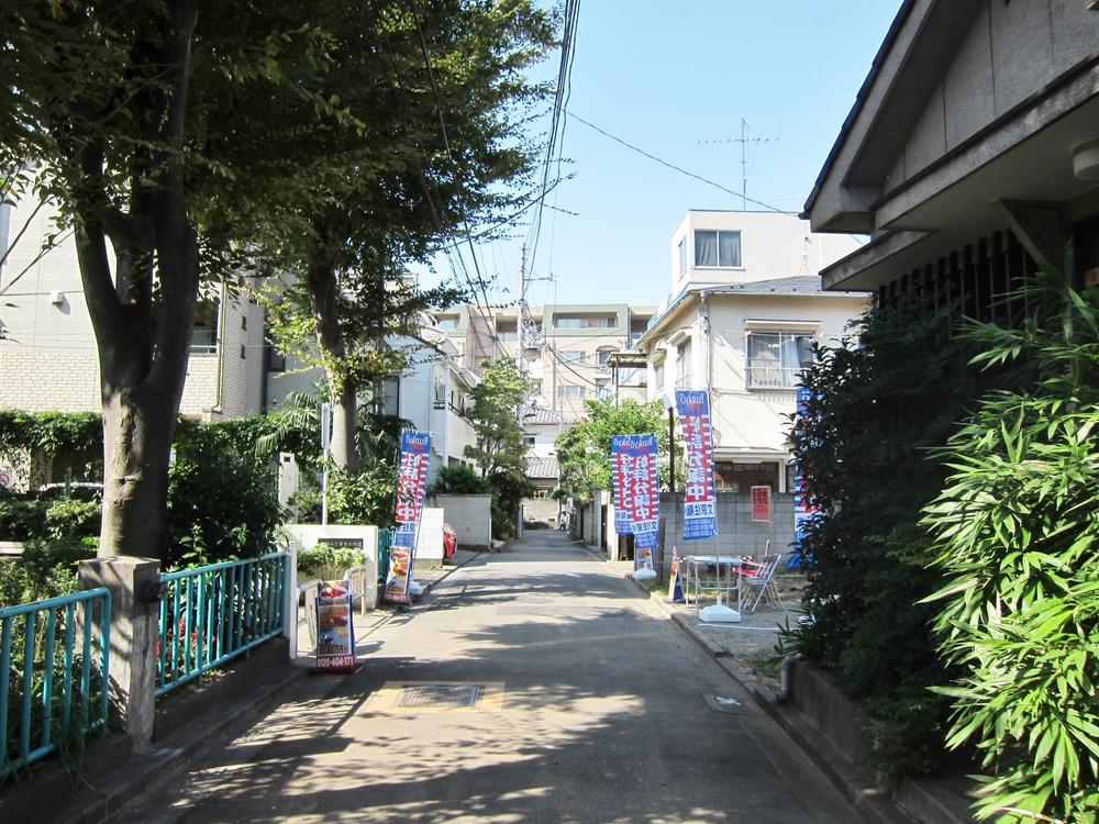 Local photos, including front road. Local (10 May 2013) Shooting