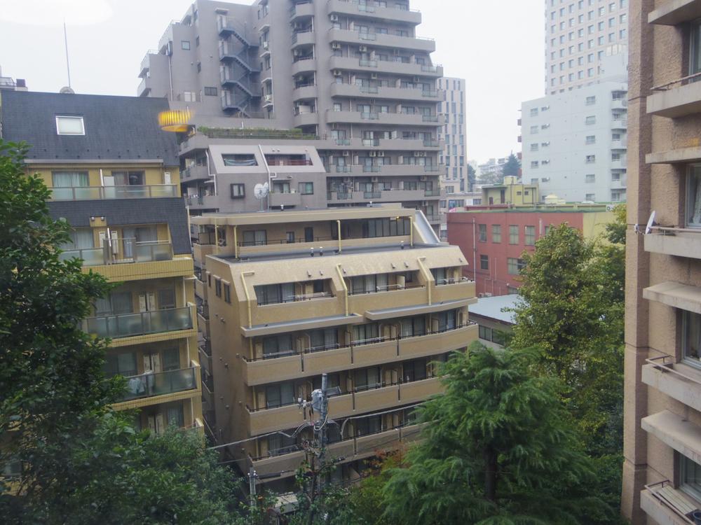 View photos from the dwelling unit. View from the site (November 2013) Shooting