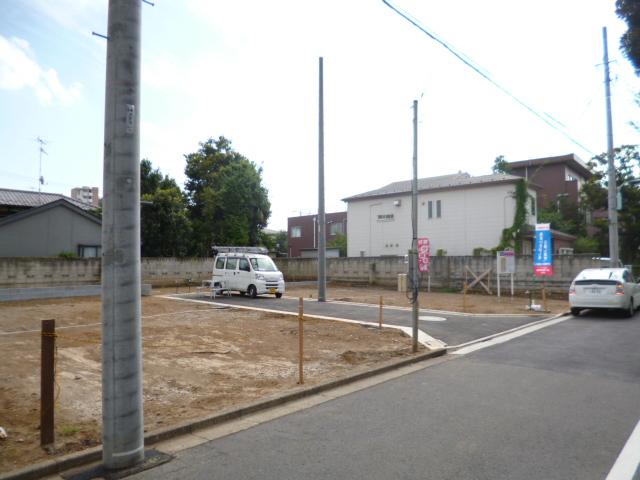 Local photos, including front road. Local (10 May 2013) Shooting