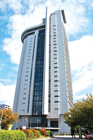 Surrounding environment. Bunkyo Civic Center (about 1560m ・ Walk 20 minutes ・ Including the bicycle about 8 minutes) ward office, Big ・ Small hole Ya, Kumin facility, Anyone can use outlook lounge ・ Such as restaurants and cafes, It is a comprehensive facility for residents and came Agency's.