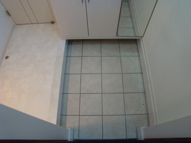 Entrance. Indoor (11 May 2013) Shooting