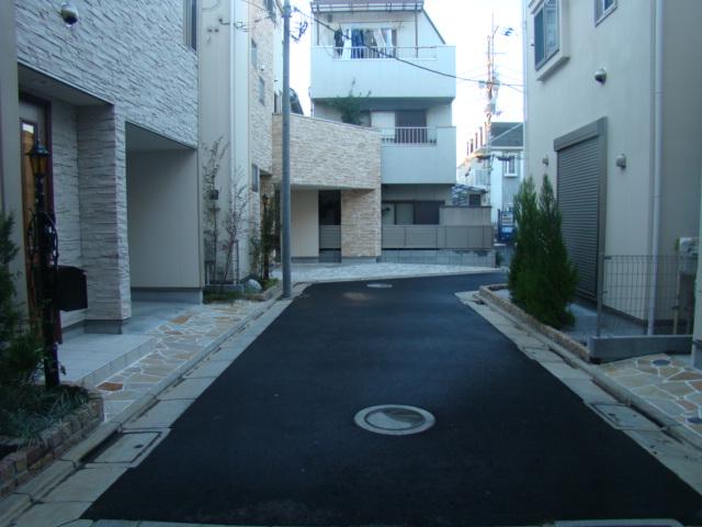 Local photos, including front road. Local (11 May 2013) Shooting