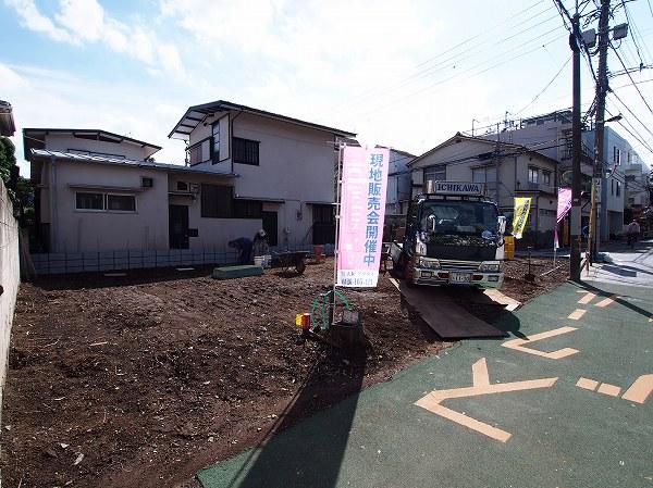 Local photos, including front road. Local (10 May 2013) Shooting