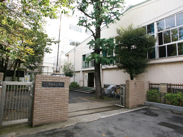 Surrounding environment. Ward piece this elementary school 6 mins / About 480m