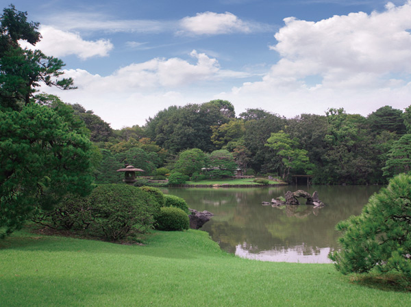 Surrounding environment. Rikugien (a 9-minute walk / About 650m)