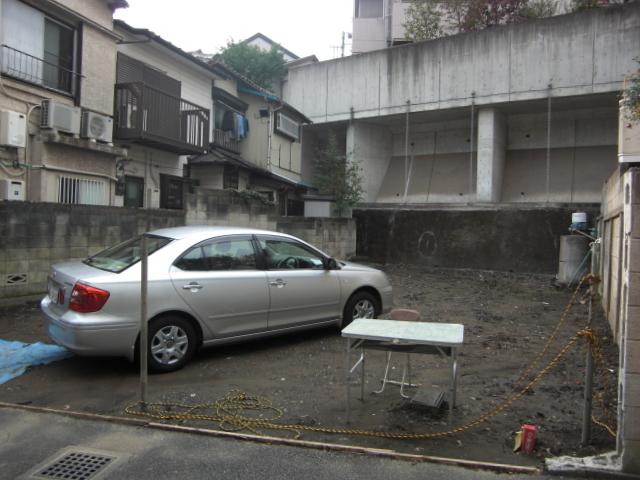 Local land photo. Vehicle also put neatly