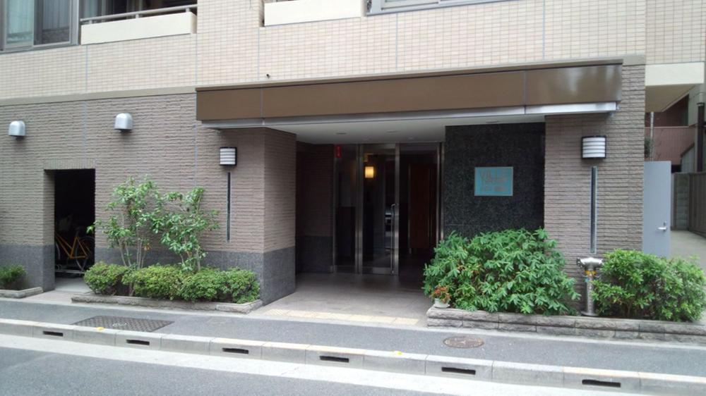 Entrance. Common areas