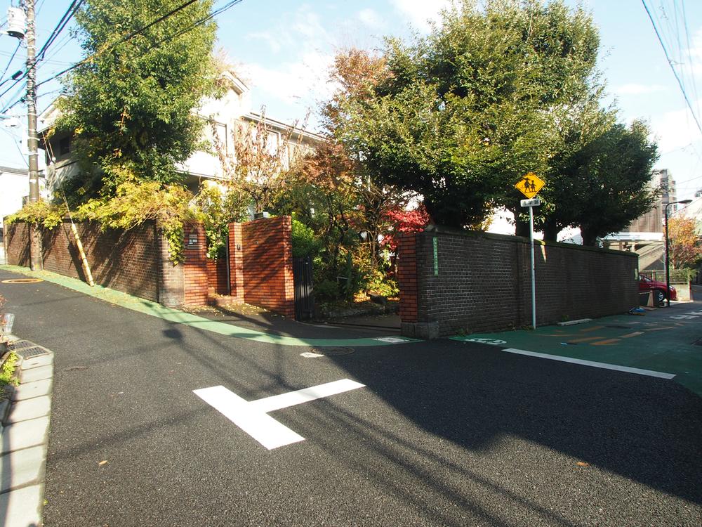 Local photos, including front road. Local (12 May 2013) Shooting