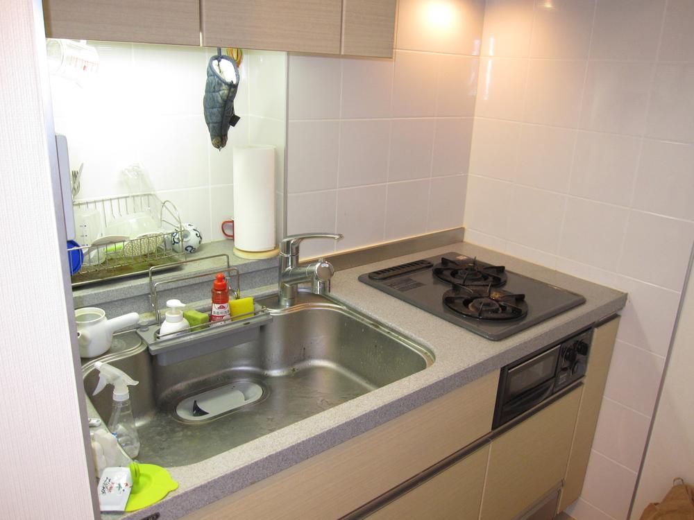 Kitchen. Indoor (11 May 2013) Shooting